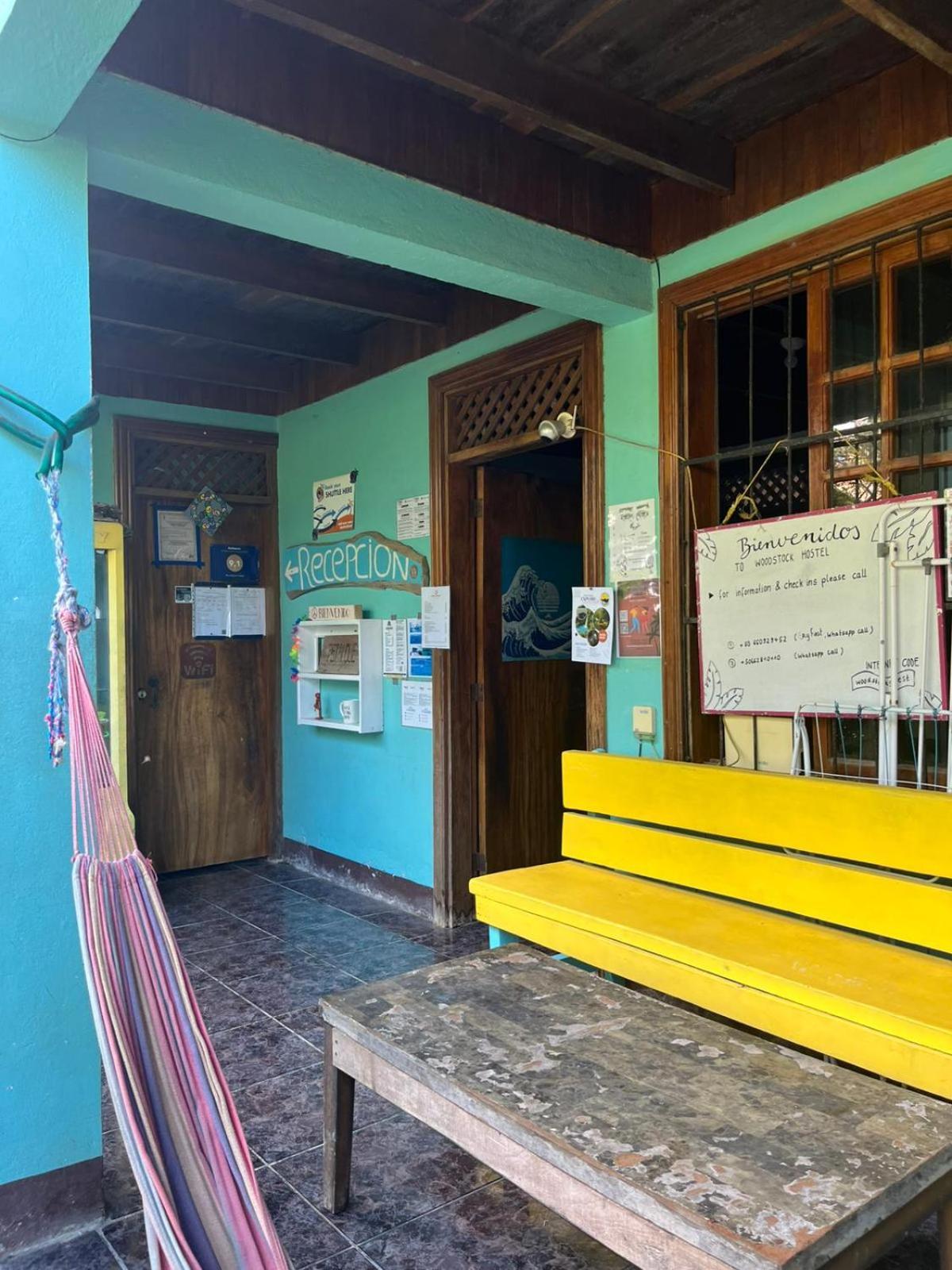 Sámara Woodstock Hostel מראה חיצוני תמונה