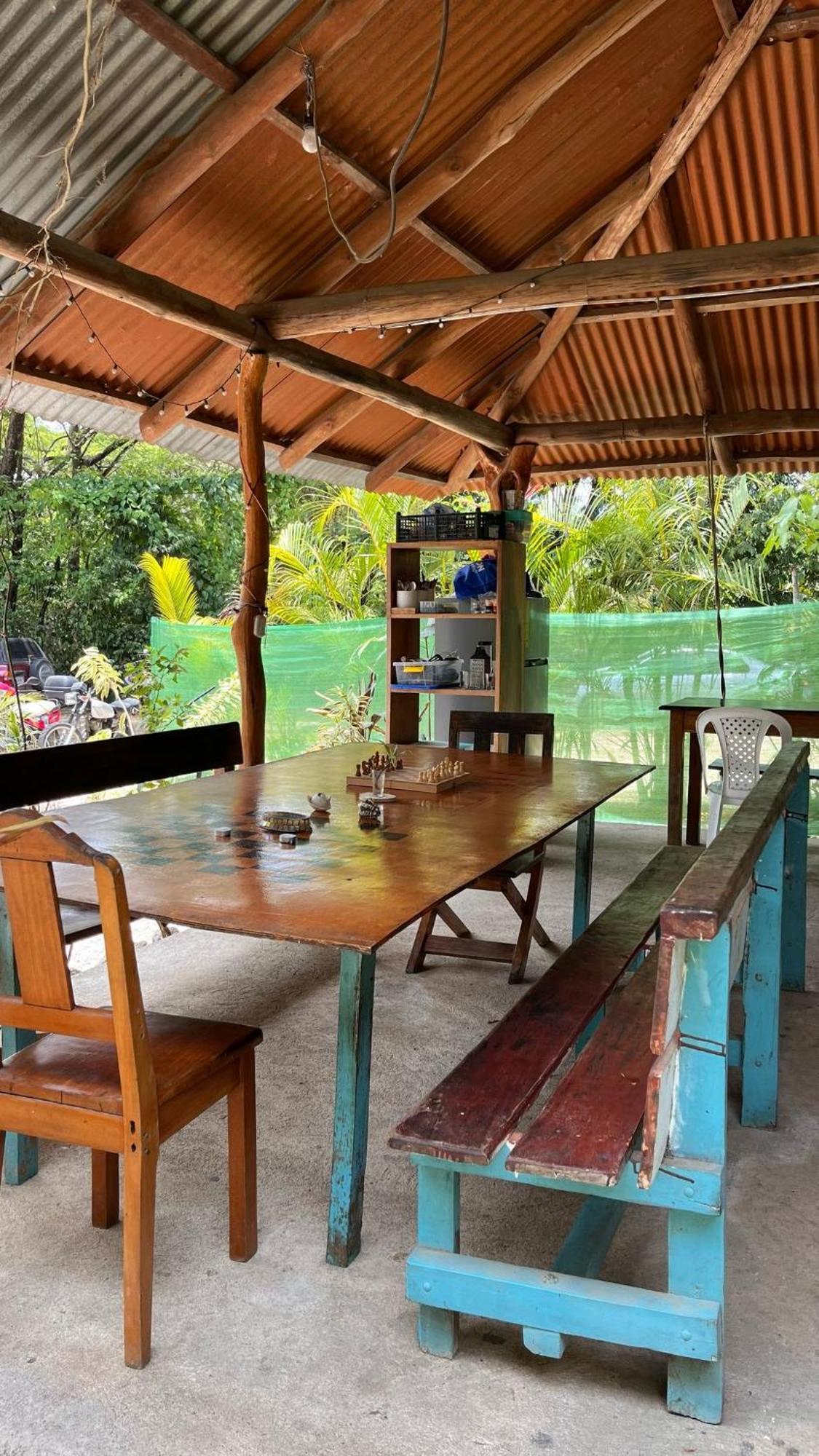 Sámara Woodstock Hostel מראה חיצוני תמונה
