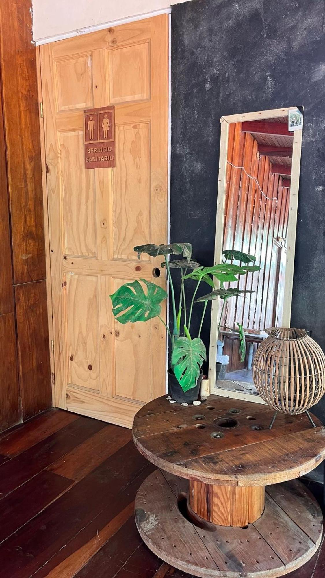 Sámara Woodstock Hostel מראה חיצוני תמונה