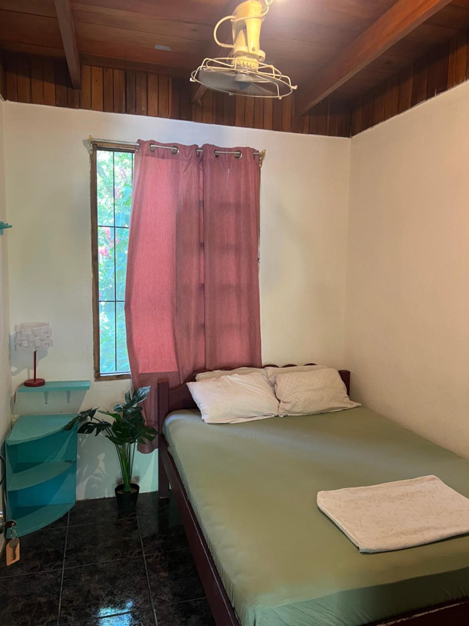 Sámara Woodstock Hostel מראה חיצוני תמונה