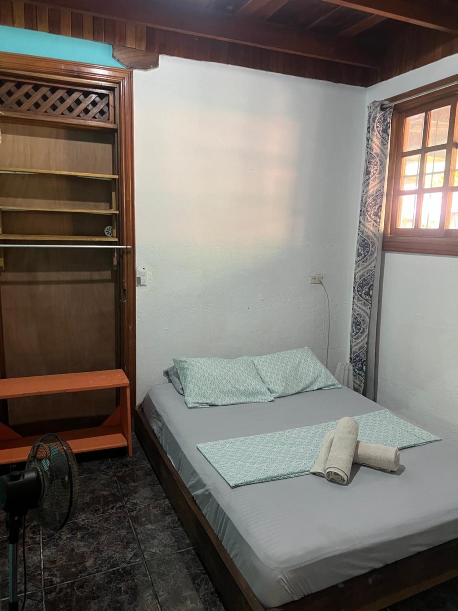 Sámara Woodstock Hostel מראה חיצוני תמונה